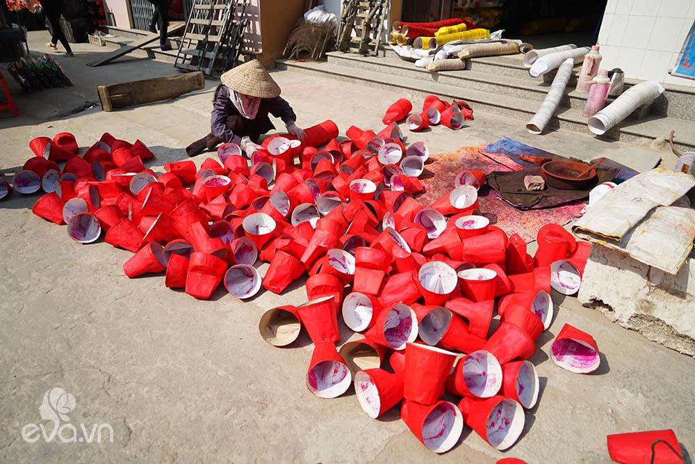 Những ngày giáp Tết, về thăm làng nghề làm vàng mã lớn nhất cả nước ở Bắc Ninh - 6