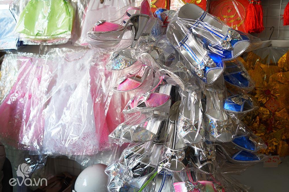 Những ngày giáp Tết, về thăm làng nghề làm vàng mã lớn nhất cả nước ở Bắc Ninh - 12