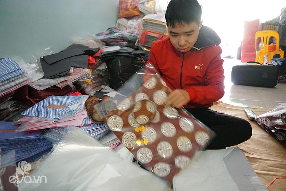 Những ngày giáp Tết, về thăm làng nghề làm vàng mã lớn nhất cả nước ở Bắc Ninh - 8