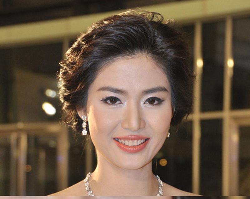 Hoa hậu Thu Thủy chia sẻ răng ố vàng là do dùng nhiều Tetracyclin.
