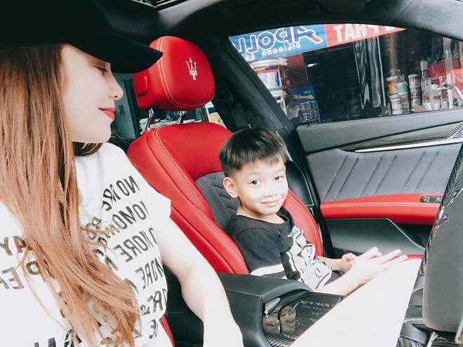Hồ Ngọc Hà và mẹ đẻ cùng tới dự lễ hội Tết tại trường học của bé Subeo - 6