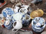 Tin tức - Cúng ông Công ông Táo, nhiều bạn trẻ xếp hàng ngăn người dân ném đồ thờ xuống sông Hồng