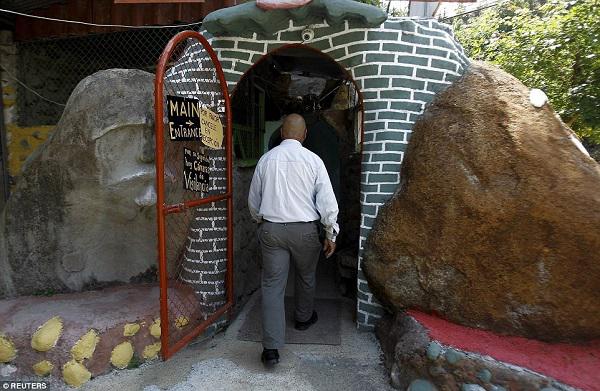 nguoi dan ong danh 12 nam “hi hui” dao ham gan 200m² xay nha va thanh qua khong ai ngo - 1