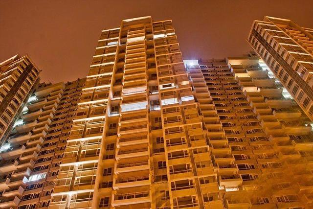Bị chàng trai trẻ say rượu ngã từ tầng 3 xuống trúng người, bé gái 4 tuổi chấn thương nặng - 2