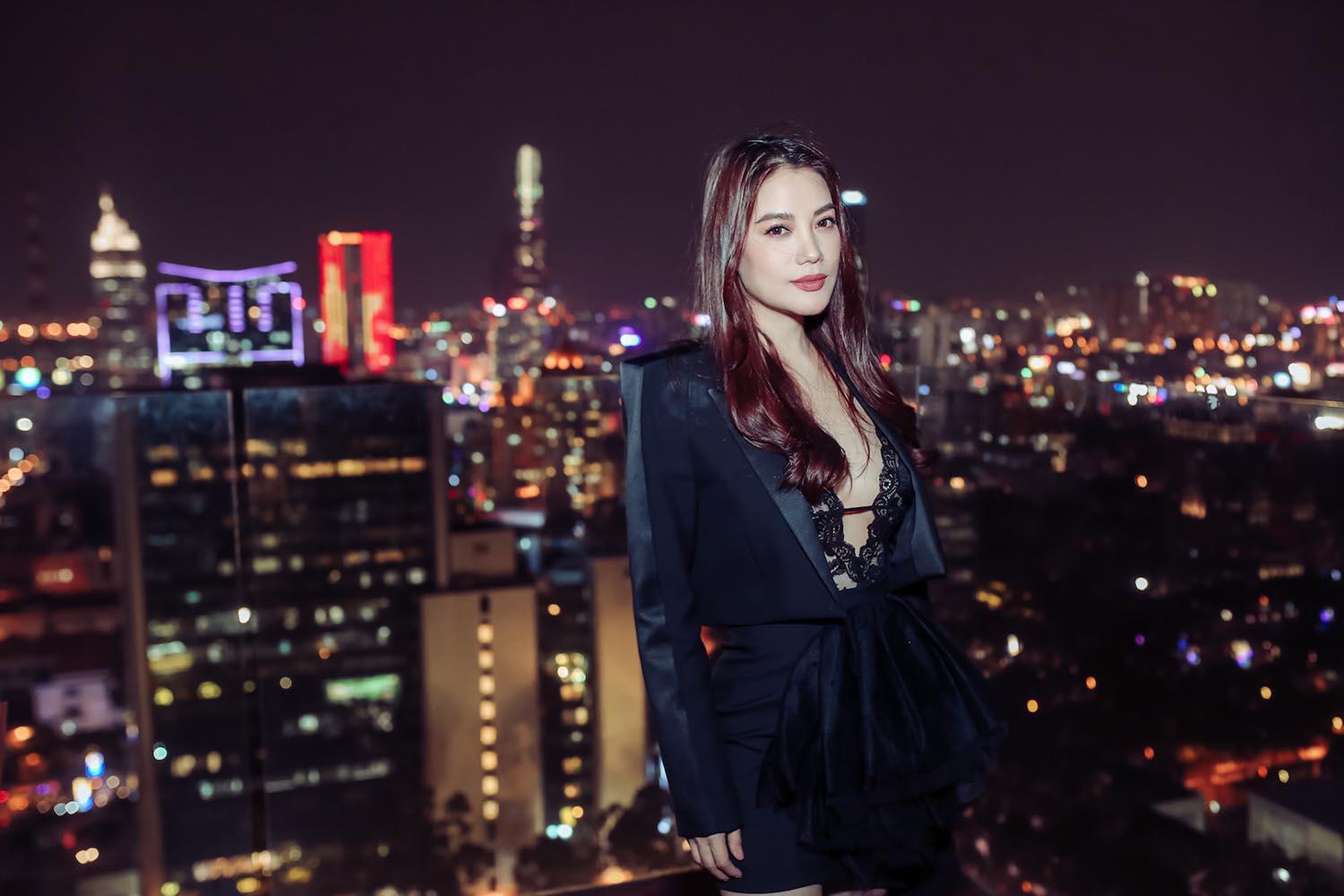 Trương Ngọc Ánh nóng bỏng với đầm xẻ ngực, sánh đôi bên tài tử nổi tiếng Hồng Kông - 5