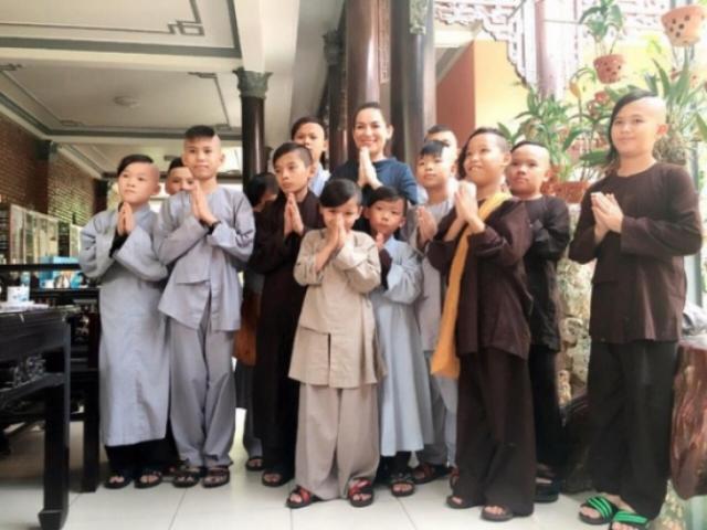 Phi Nhung trăn trở khi phải nuôi 21 đứa con đang trong tuổi dậy thì