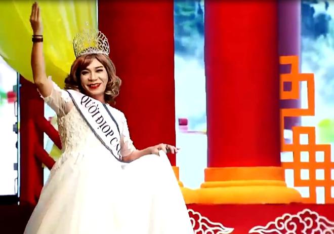 Lộ cảnh Vân Dung khóc lóc thảm thiết, bị kéo lê đi trong Táo Quân 2018 - 6