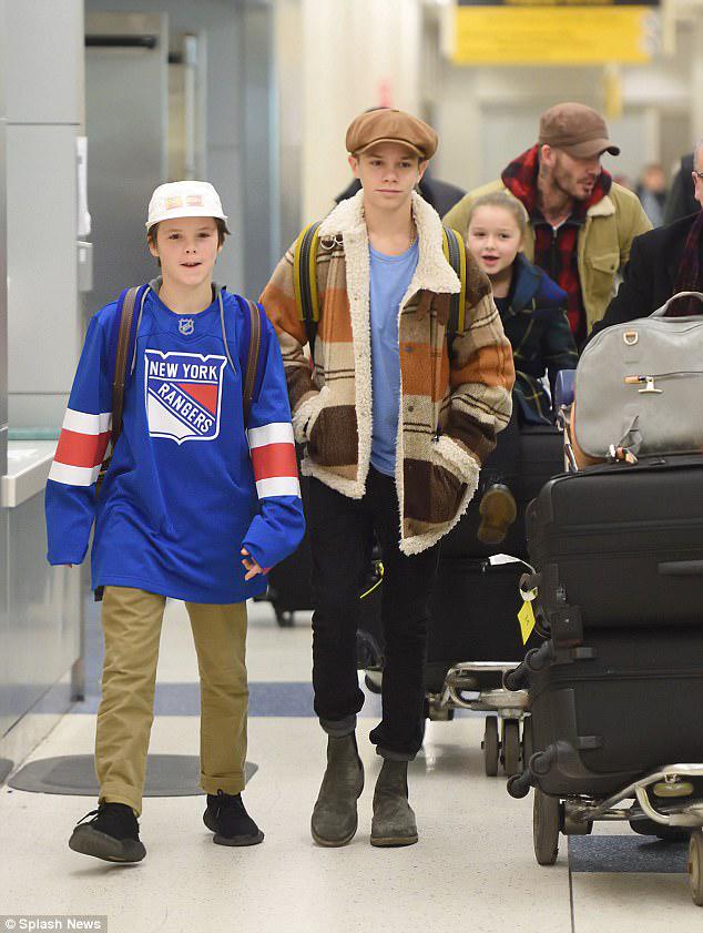 Đáng yêu như nhóc Harper Beckham mất 2 răng cửa vẫn cười tươi rói - 3