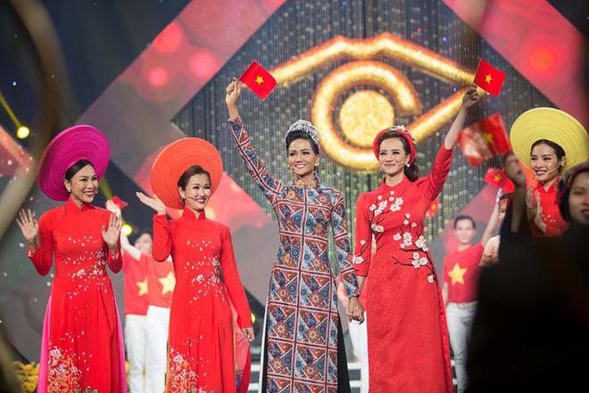 Được Hamp;#39;Hen Niê bất ngờ giúp, Kiều Ngân ghi danh Hoa hậu đầu tiên đăng quang Én Vàng - 9