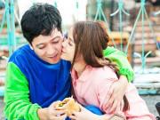 Xem & Đọc - Mới cầu hôn Nhã Phương, Trường Giang đã bị Sam cưỡng hôn đến mức “quắn quéo” tay chân