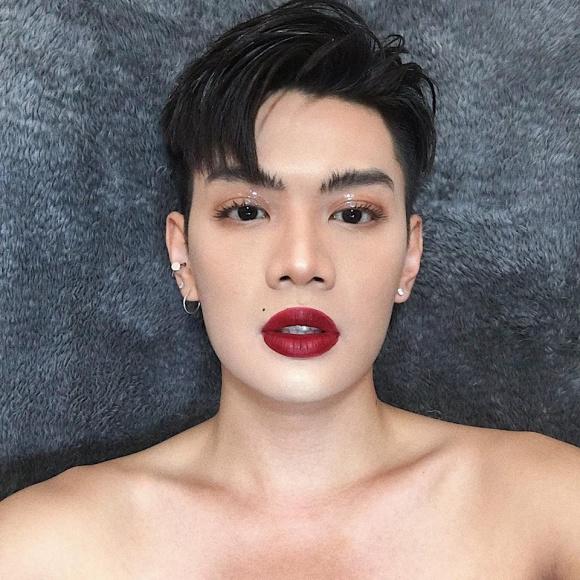 Trong khi mỹ nhân Việt mê mệt son nude, Đào Bá Lộc đã amp;#34;chiếm sóngamp;#34; bằng sắc son đỏ choé! - 1