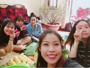 Giải trí - Sao Việt 24h: Nhà Trịnh Kim Chi tất bật gói bánh chưng, mẹ con Hà Hồ vẫn đi từ thiện