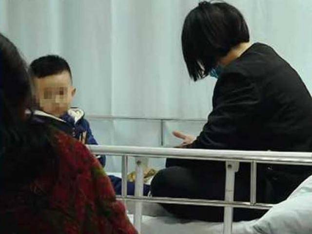 Cho con uống trà sữa hàng ngày, mẹ thấy con ho sốt liên tục mới phát hiện điều kinh hoàng