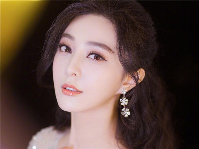 Thanh Mai trẻ ngỡ ngàng tuổi U50, Hamp;#39;Hen Niê kém phong độ vì trang điểm lỗi - 4