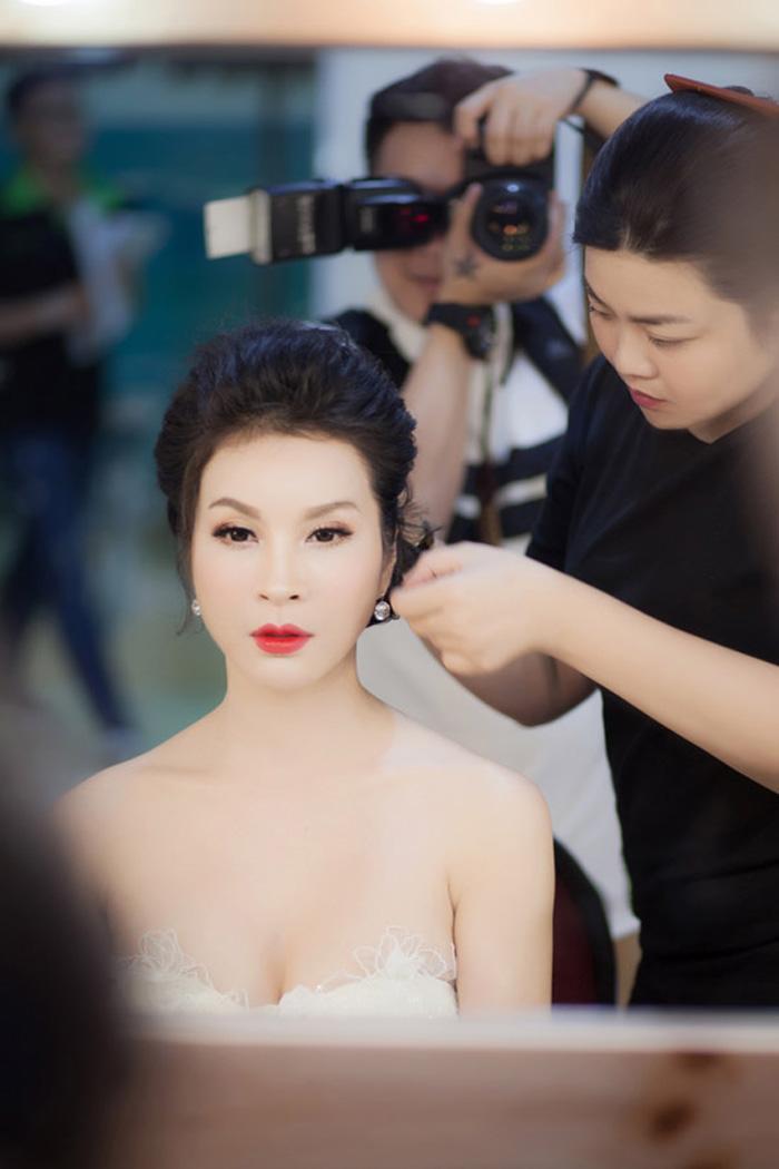 Thanh Mai trẻ ngỡ ngàng tuổi U50, Hamp;#39;Hen Niê kém phong độ vì trang điểm lỗi - 3