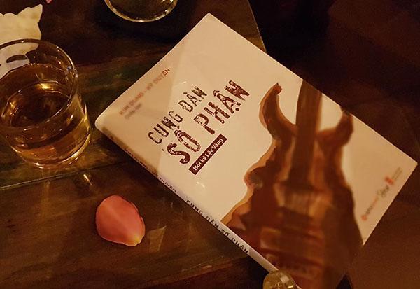 Dừng phát hành cuốn hồi ký amp;#34;Cung đàn số phậnamp;#34; về giọng ca Lộc Vàng - 1