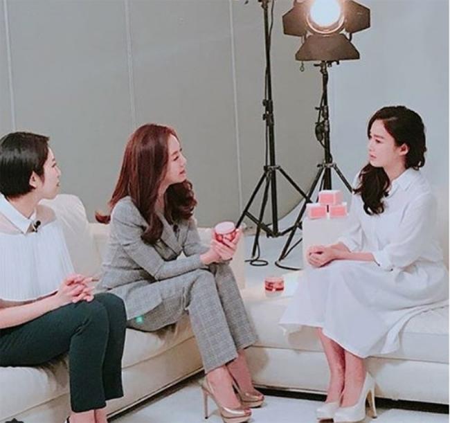 Vừa trở lại sau sinh, Kim Tae Hee đã khiến chị em ngưỡng mộ vì quá đẹp - 1
