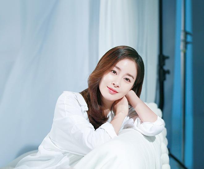 Vừa trở lại sau sinh, Kim Tae Hee đã khiến chị em ngưỡng mộ vì quá đẹp - 2