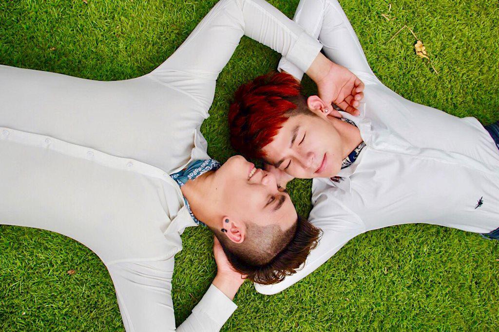 Chuyện tình ngọt ngào sau bộ ảnh Valentine của cặp amp;#34;trai đẹp yêu nhauamp;#34; Sài Thành - 1