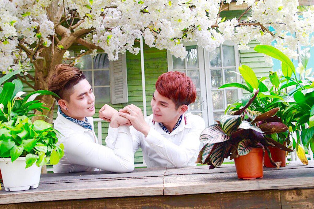 Chuyện tình ngọt ngào sau bộ ảnh Valentine của cặp amp;#34;trai đẹp yêu nhauamp;#34; Sài Thành - 2