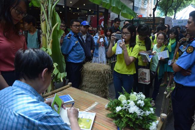 Đầu năm gặp nhà văn amp;#34;bạc tỷamp;#34; Nguyễn Nhật Ánh - 2