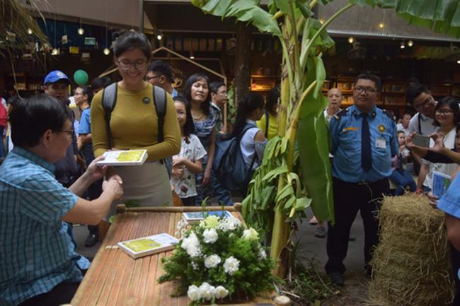 Đầu năm gặp nhà văn amp;#34;bạc tỷamp;#34; Nguyễn Nhật Ánh - 3