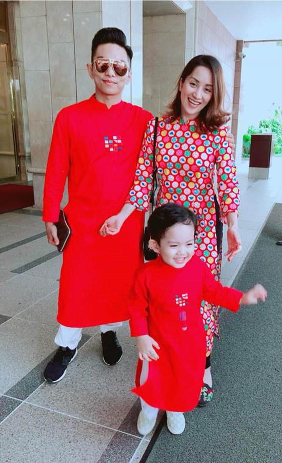 Khánh Thi khệ nệ bụng bầu 5 tháng đi chơi Tết cùng chồng con - 5