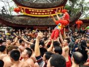 Tin tức - Xem trai làng cởi trần, rước pháo “khủng” tại ngôi làng tỷ phú ở Việt Nam
