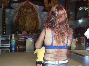 Ngứa con mắt bên phải, đỏ con mắt bên trái với loạt ảnh thiếu vải đi lễ chùa