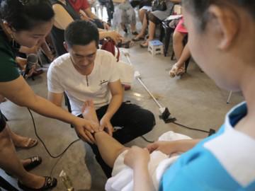 Vợ đang mang thai, chồng hãy học ngay những tuyệt chiêu massage cho bà bầu này!