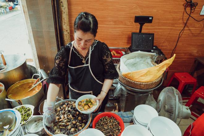 Dạo một vòng Hà Nội khảo giá bún ốc đầu năm, đắt đỏ nhưng vẫn nườm nượp khách - 4