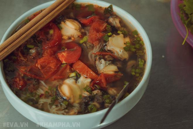 Dạo một vòng Hà Nội khảo giá bún ốc đầu năm, đắt đỏ nhưng vẫn nườm nượp khách - 7