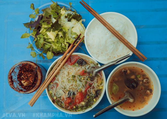 Dạo một vòng Hà Nội khảo giá bún ốc đầu năm, đắt đỏ nhưng vẫn nườm nượp khách - 8
