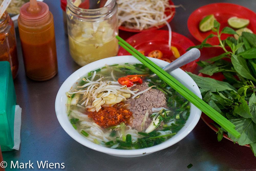 Hành trình amp;#34;ăn cả Sài Gònamp;#34; của blogger du lịch Mark Wiens (Phần 1) - 6