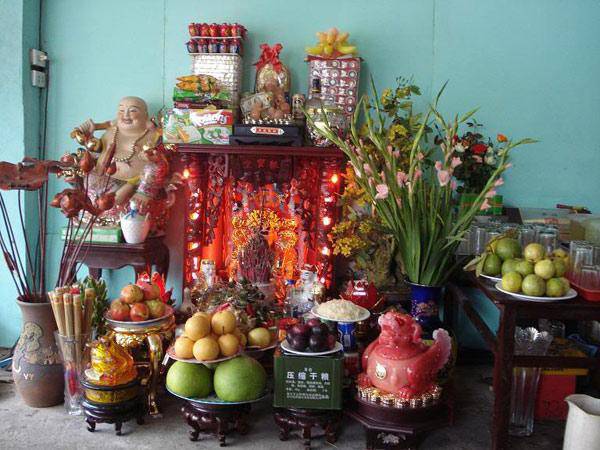 Tin tức 24h: Em bé đi bằng “4 chân”, sống nhờ bao cao su, băng vệ sinh giờ ra sao? - 2