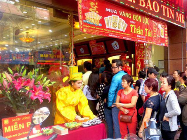 Ngày vía Thần tài 2018: Nên mua loại vàng gì và mua bao nhiêu chỉ cho may mắn cả năm?