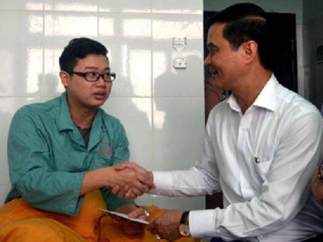 Tin mới vụ chồng sản phụ bất ngờ đánh trọng thương bác sĩ vừa mổ đẻ cho vợ