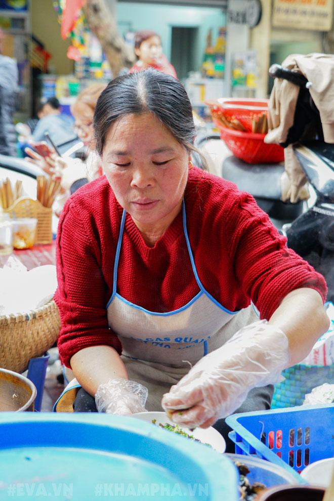Bán bún ốc 30 năm, chuẩn bị 1,5 tấn ốc vẫn cháy hàng dịp Tết - 8