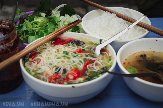 Bán bún ốc 30 năm, chuẩn bị 1,5 tấn ốc vẫn cháy hàng dịp Tết - 10