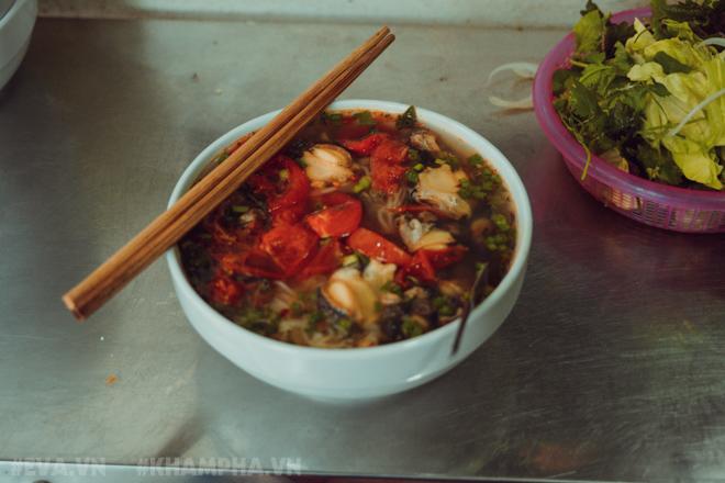 Bán bún ốc 30 năm, chuẩn bị 1,5 tấn ốc vẫn cháy hàng dịp Tết - 9