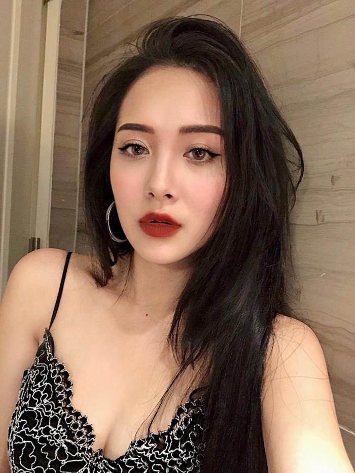 Hương Tràm khoe em gái họ mặt xinh, dáng đẹp không thua gì chị! - 10