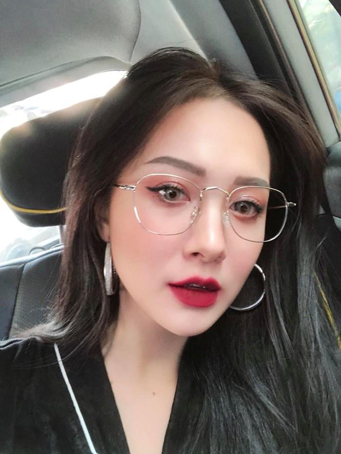Hương Tràm khoe em gái họ mặt xinh, dáng đẹp không thua gì chị! - 12