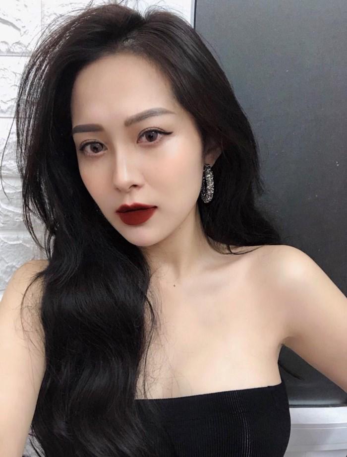 Hương Tràm khoe em gái họ mặt xinh, dáng đẹp không thua gì chị! - 11