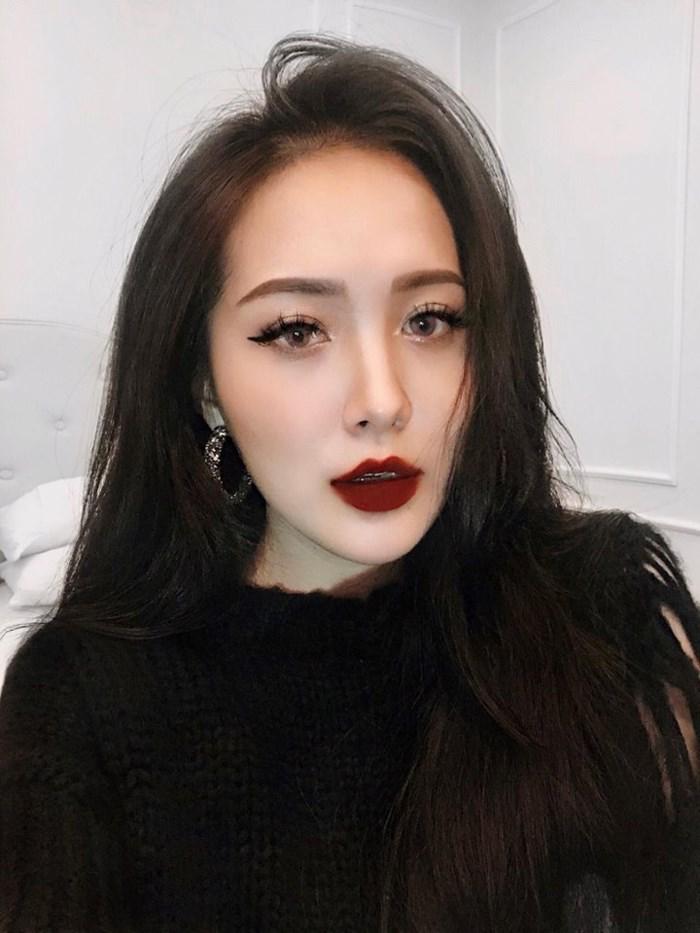Hương Tràm khoe em gái họ mặt xinh, dáng đẹp không thua gì chị! - 13