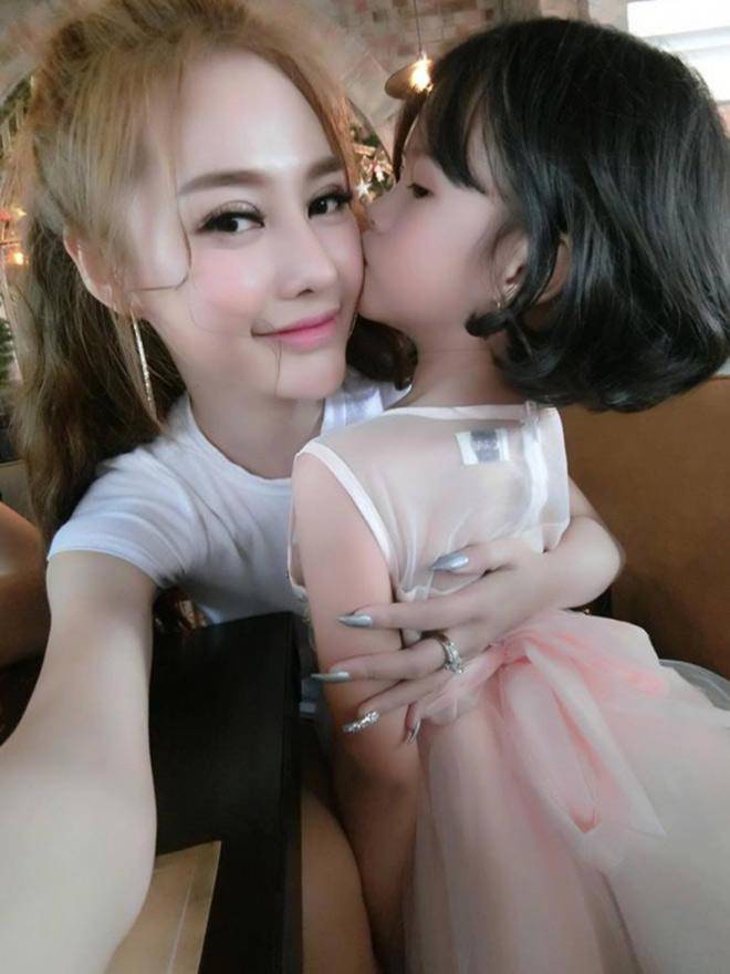 Linh Chi amp;#34;ám chỉamp;#34; Lý Phương Châu lợi dụng con gái, không cho gặp mặt Lâm Vinh Hải? - 4