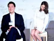 Làng sao - Tái hợp So Ji Sub sau 17 năm, "nữ hoàng phim bi" Son Ye Jin bối rối vì váy ngắn