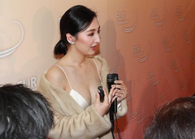 Ngôi sao 24/7: Chẳng mặn mà, tỷ phú sòng bài đưa vợ về quê ăn Tết cho amp;#34;tròn nghĩa vụamp;#34; - 4