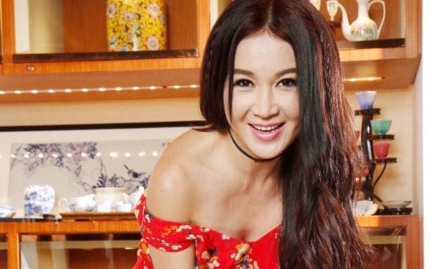 Ngôi sao 24/7: Chẳng mặn mà, tỷ phú sòng bài đưa vợ về quê ăn Tết cho amp;#34;tròn nghĩa vụamp;#34; - 5