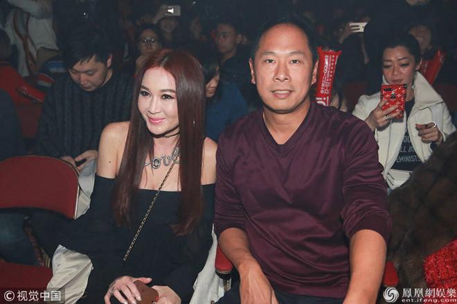 Ngôi sao 24/7: Chẳng mặn mà, tỷ phú sòng bài đưa vợ về quê ăn Tết cho amp;#34;tròn nghĩa vụamp;#34; - 6