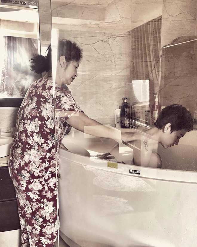Trà My Idol lấy chồng, có con trai 4 tuổi rồi vẫn được mẹ đẻ tắm cho - 1